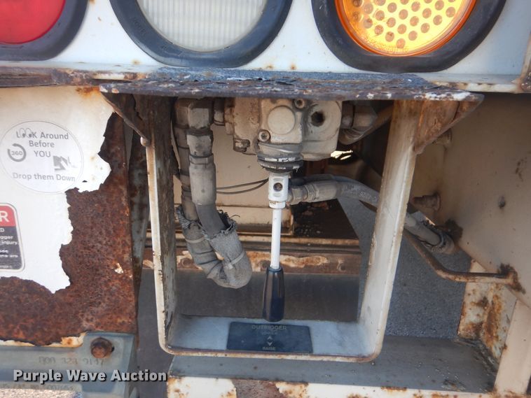 image for item AE9508 2007 International 4300  bucket truck