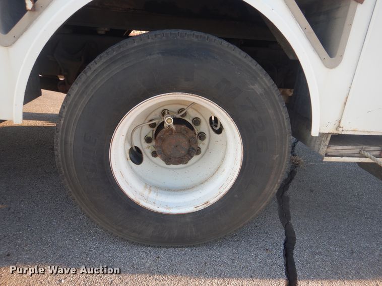 image for item AE9508 2007 International 4300  bucket truck