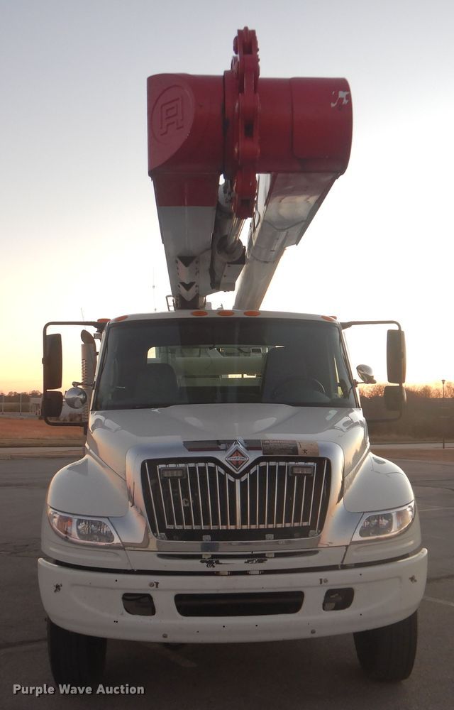 image for item AE9509 2006 International 4400  bucket truck