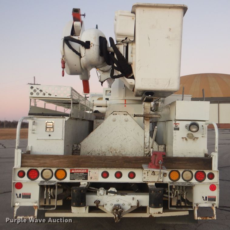 image for item AE9509 2006 International 4400  bucket truck