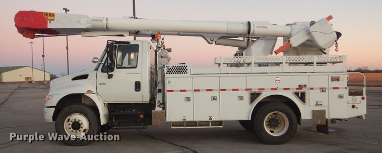 image for item AE9509 2006 International 4400  bucket truck