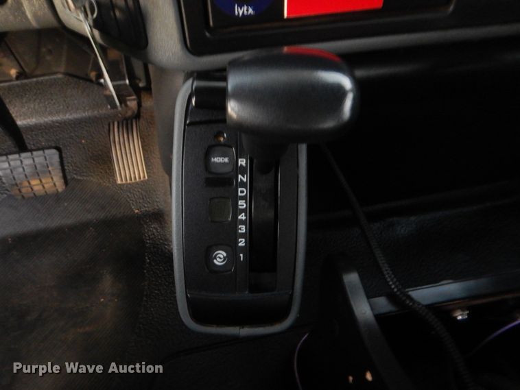 image for item AE9509 2006 International 4400  bucket truck