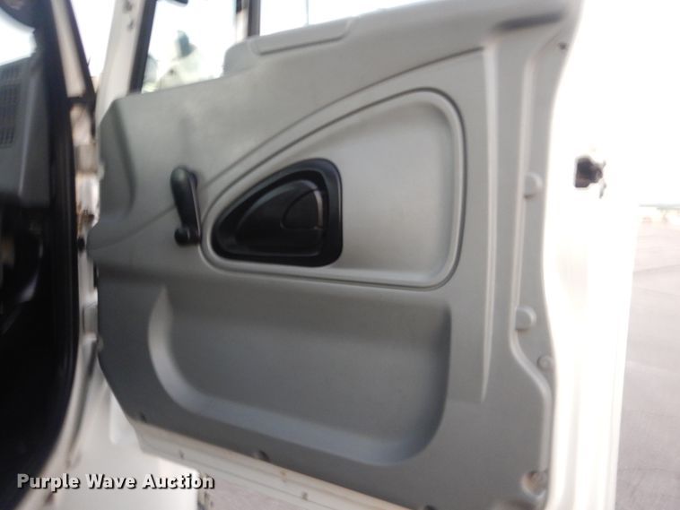 image for item AE9509 2006 International 4400  bucket truck