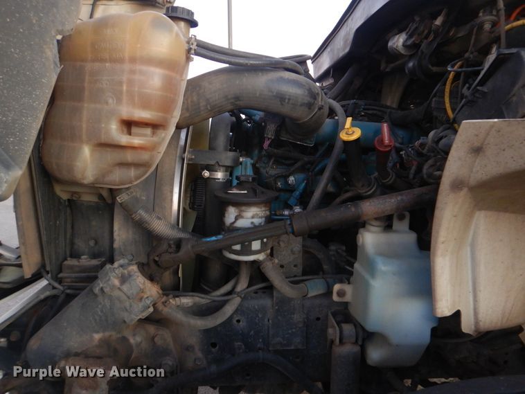 image for item AE9509 2006 International 4400  bucket truck