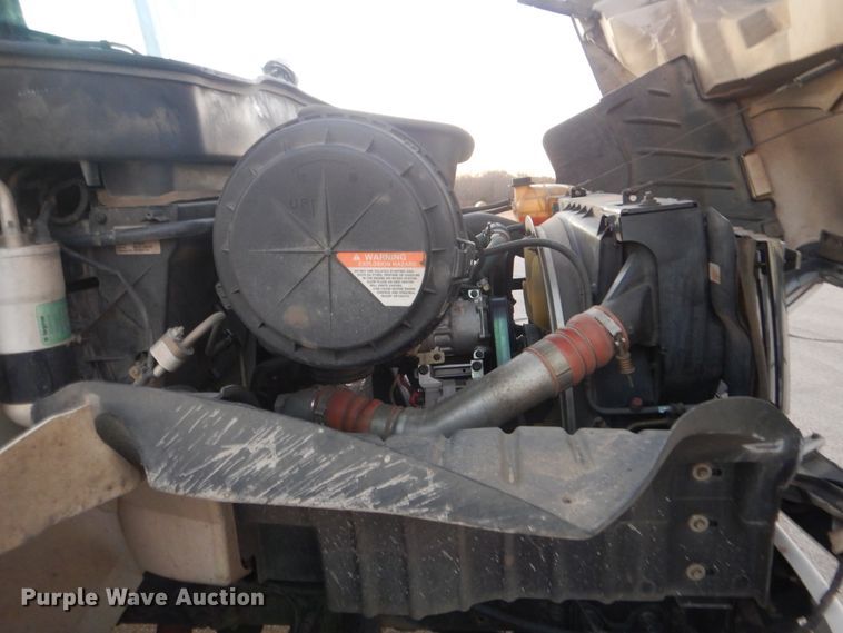 image for item AE9509 2006 International 4400  bucket truck