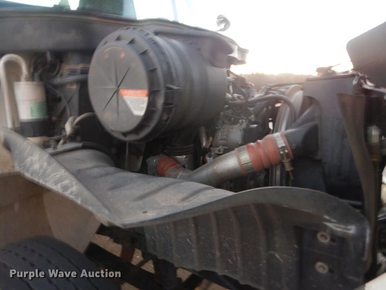 image for item AE9509 2006 International 4400  bucket truck