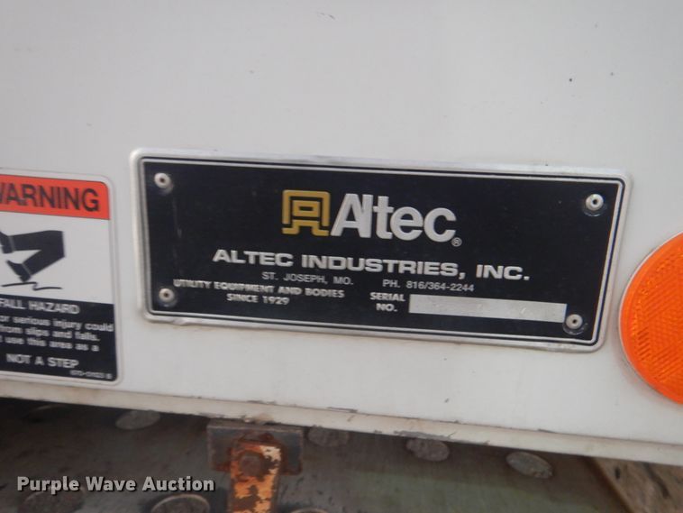 image for item AE9509 2006 International 4400  bucket truck