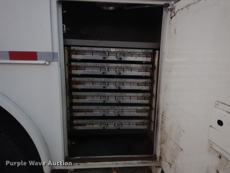 image for item AE9509 2006 International 4400  bucket truck