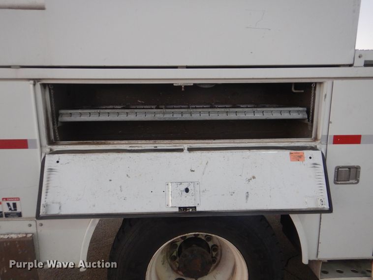 image for item AE9509 2006 International 4400  bucket truck