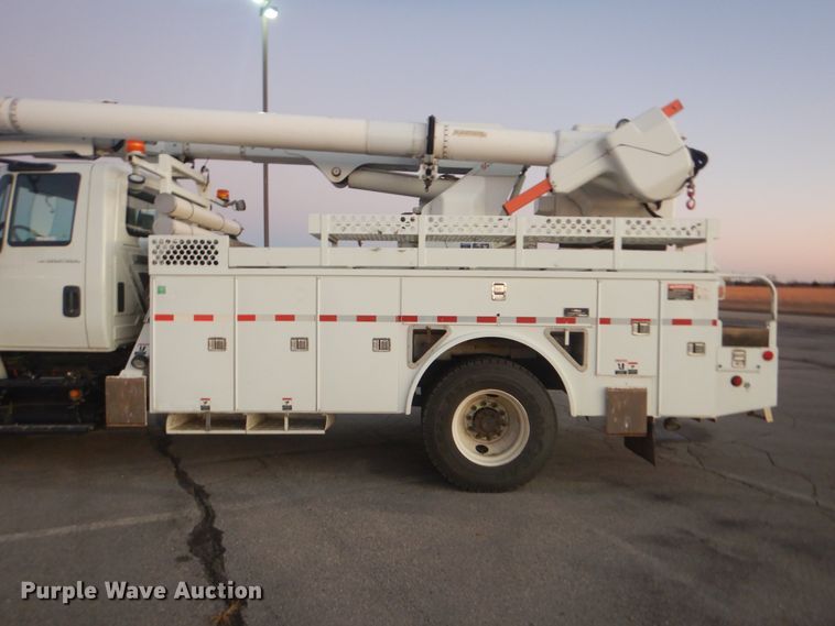 image for item AE9509 2006 International 4400  bucket truck