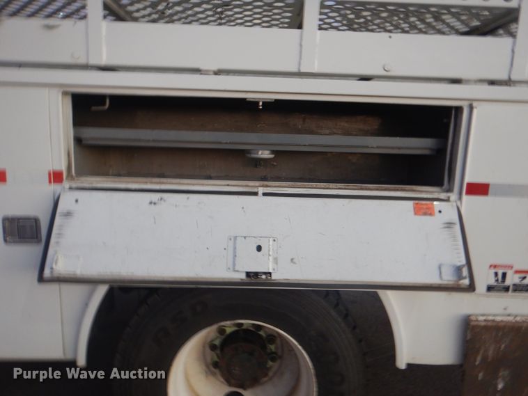 image for item AE9509 2006 International 4400  bucket truck