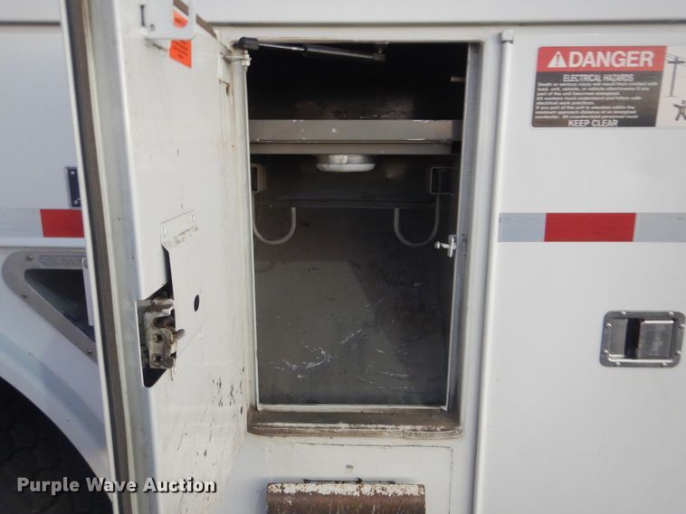 image for item AE9509 2006 International 4400  bucket truck