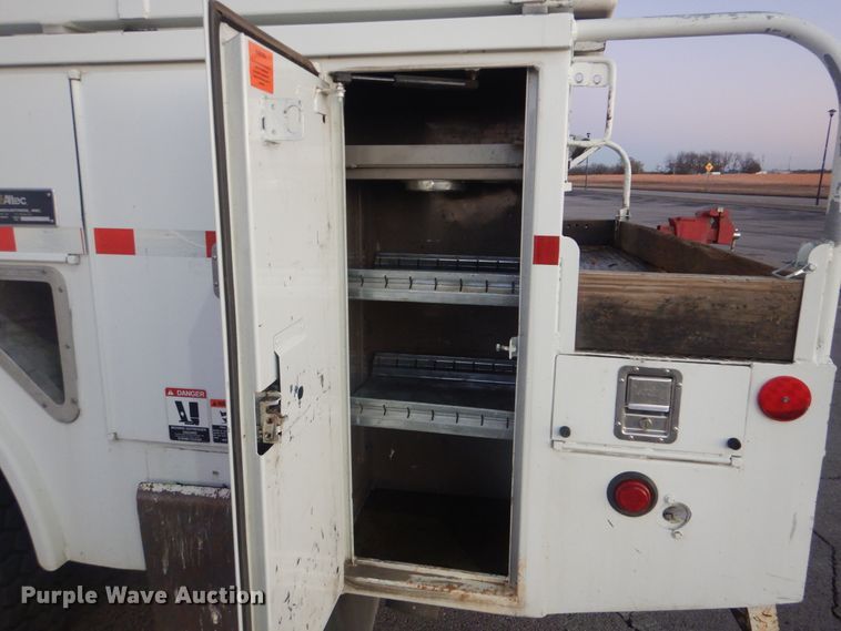 image for item AE9509 2006 International 4400  bucket truck