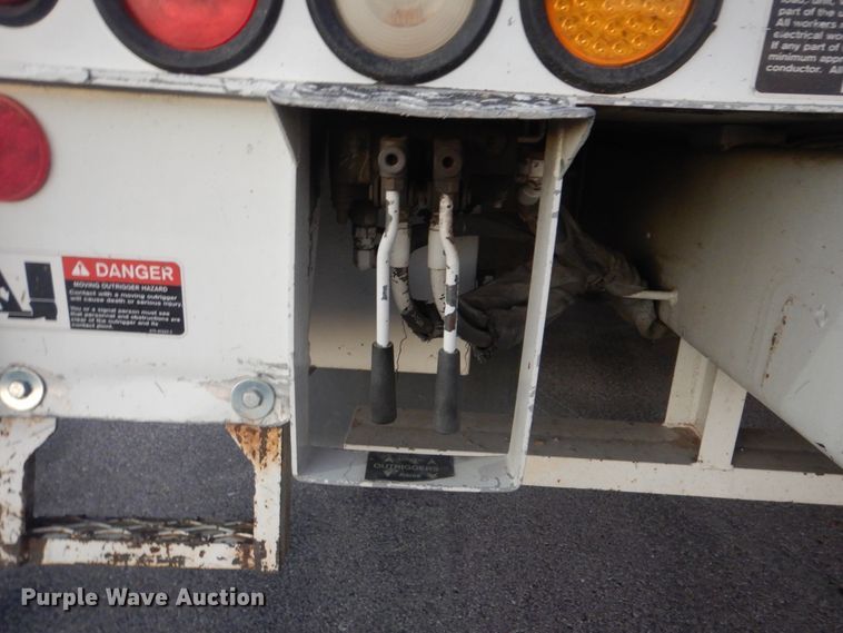 image for item AE9509 2006 International 4400  bucket truck