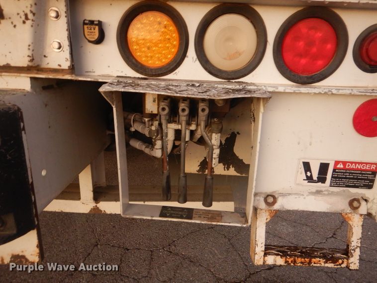 image for item AE9509 2006 International 4400  bucket truck