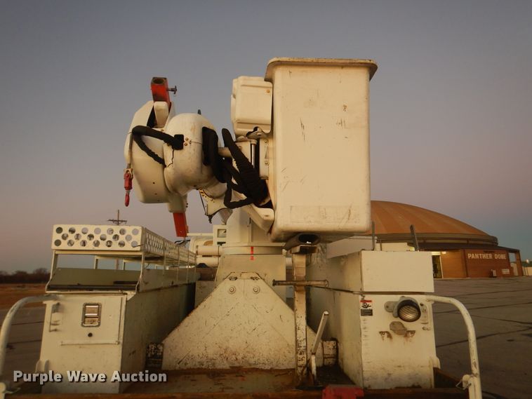 image for item AE9509 2006 International 4400  bucket truck