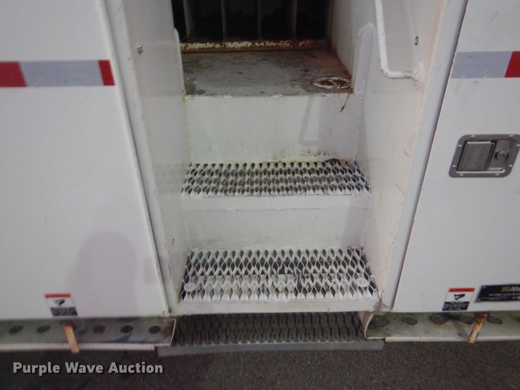 image for item AE9509 2006 International 4400  bucket truck