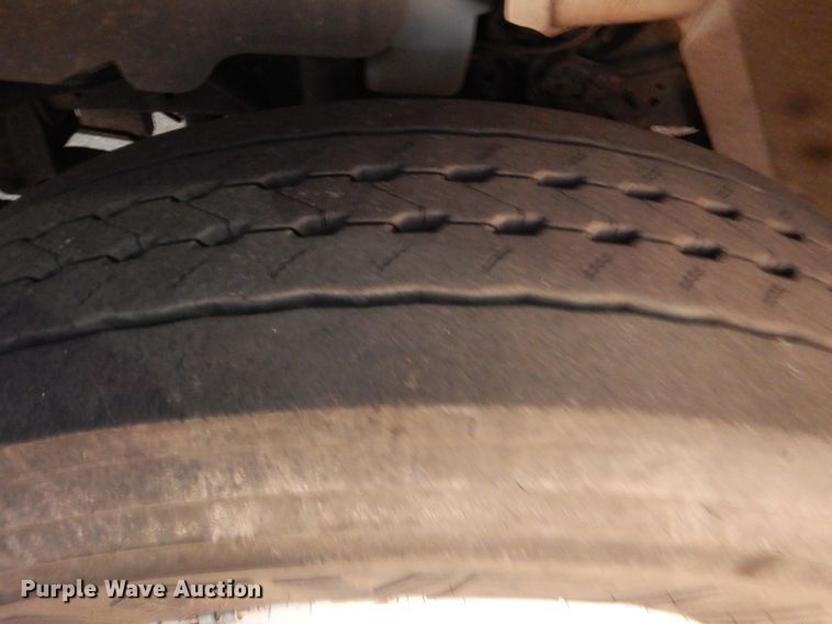 image for item AE9509 2006 International 4400  bucket truck