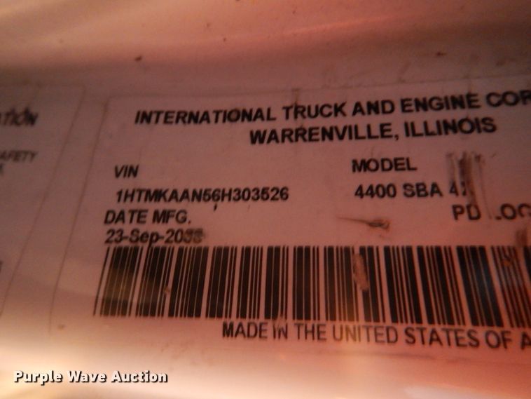 image for item AE9509 2006 International 4400  bucket truck