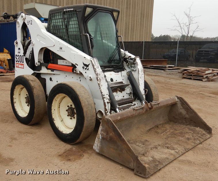 image for item AF9907 2007 Bobcat S300  skid steer loader