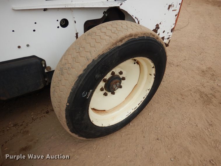 image for item AF9907 2007 Bobcat S300  skid steer loader