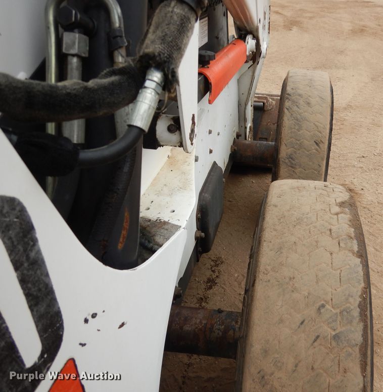 image for item AF9907 2007 Bobcat S300  skid steer loader