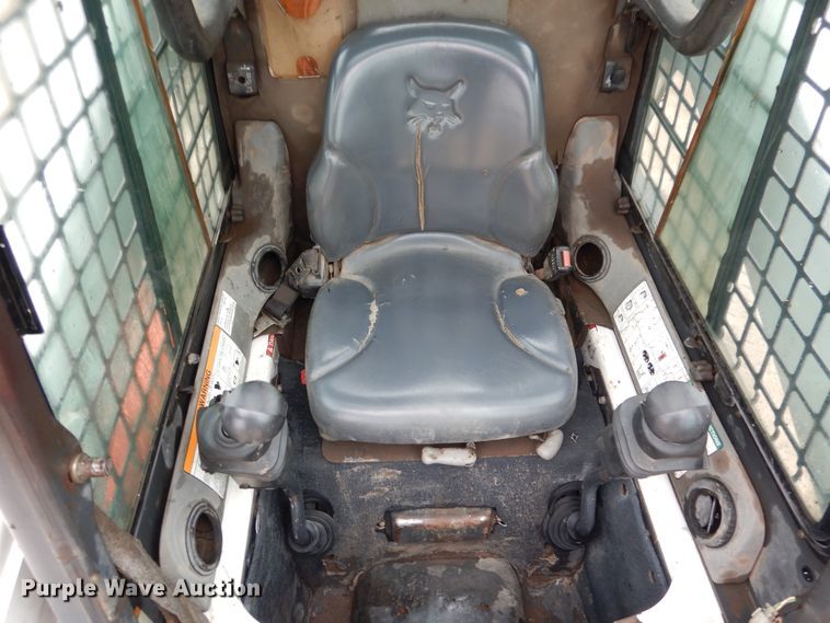 image for item AF9907 2007 Bobcat S300  skid steer loader