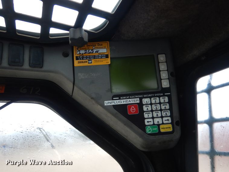 image for item AF9907 2007 Bobcat S300  skid steer loader