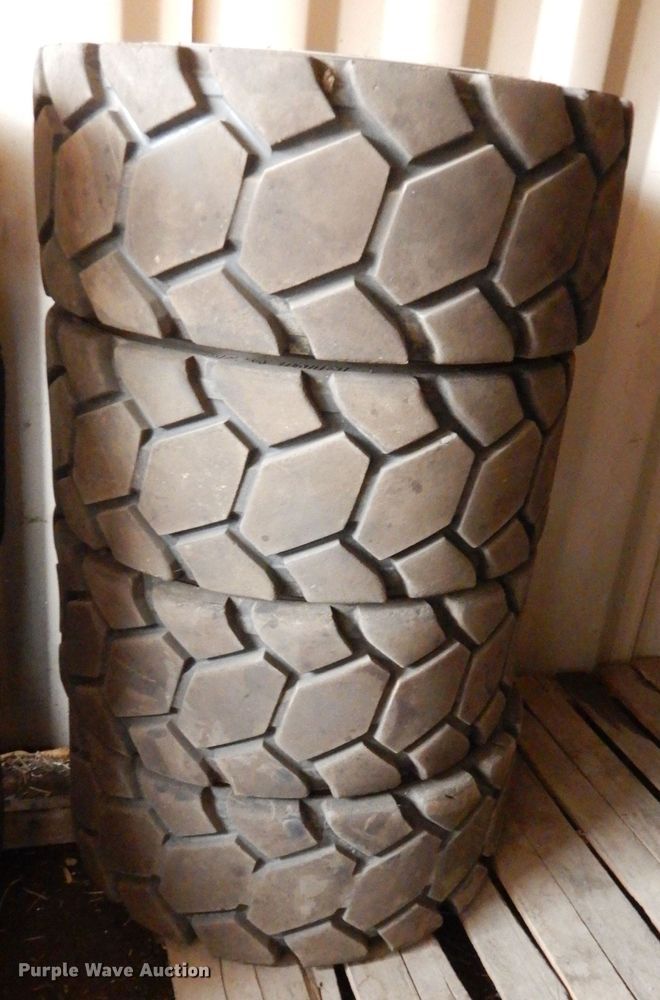 image for item AF9907 2007 Bobcat S300  skid steer loader