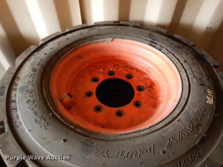 image for item AF9907 2007 Bobcat S300  skid steer loader