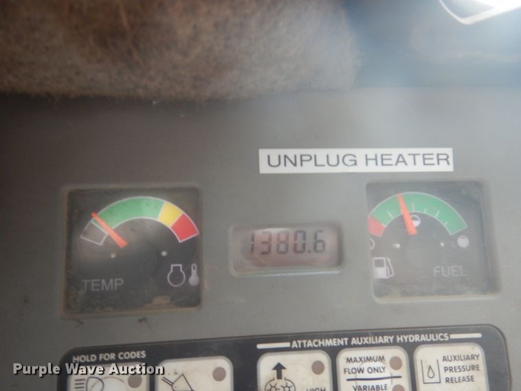 image for item AF9907 2007 Bobcat S300  skid steer loader