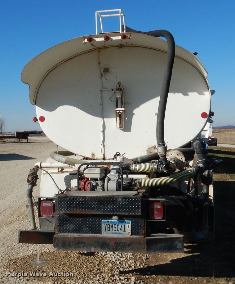 image for item AF9910 1987 Ford 8000  water truck