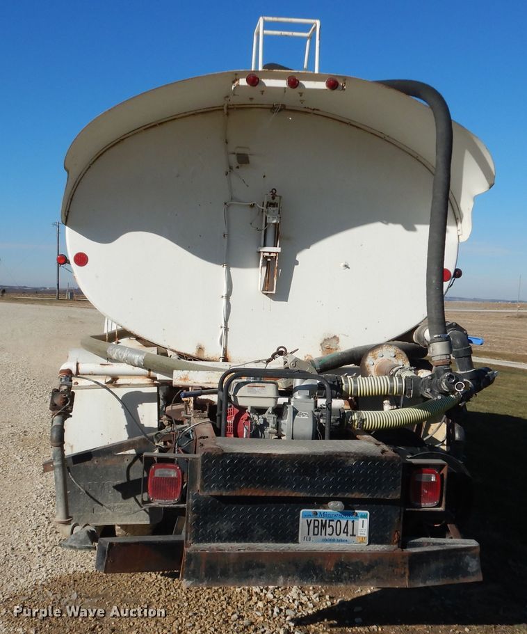 image for item AF9910 1987 Ford 8000  water truck