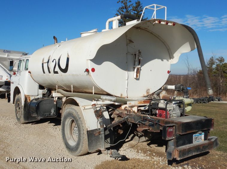 image for item AF9910 1987 Ford 8000  water truck