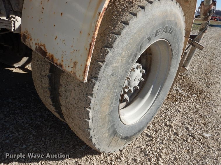 image for item AF9910 1987 Ford 8000  water truck