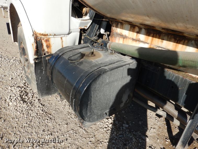 image for item AF9910 1987 Ford 8000  water truck