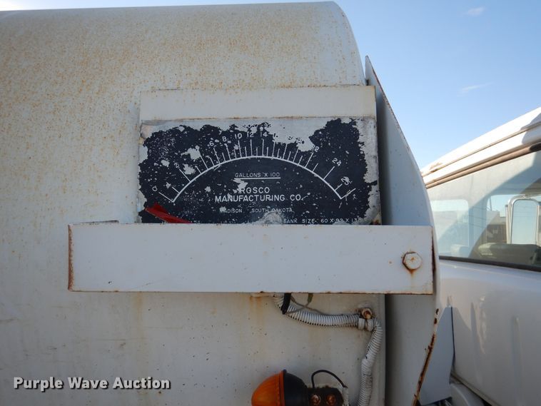 image for item AF9910 1987 Ford 8000  water truck