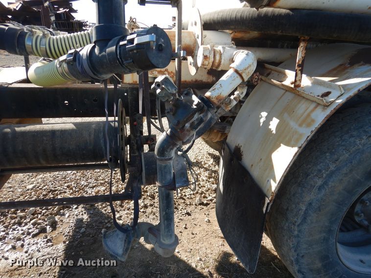 image for item AF9910 1987 Ford 8000  water truck