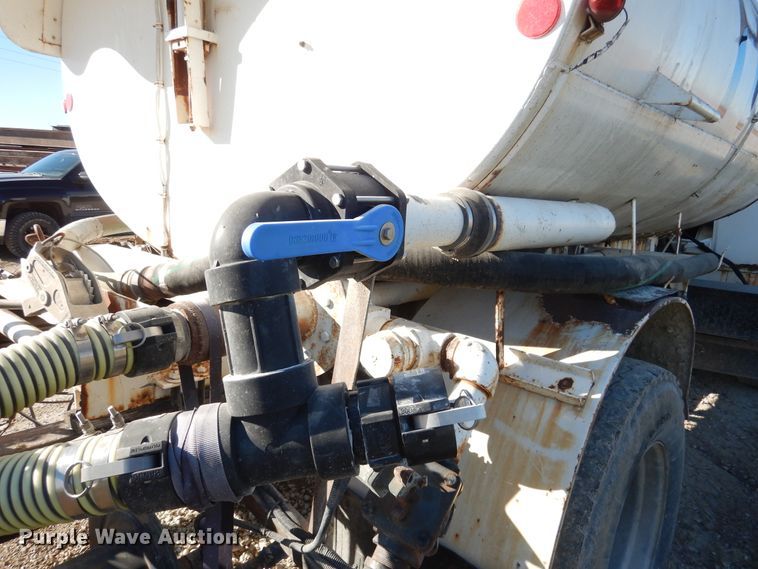 image for item AF9910 1987 Ford 8000  water truck