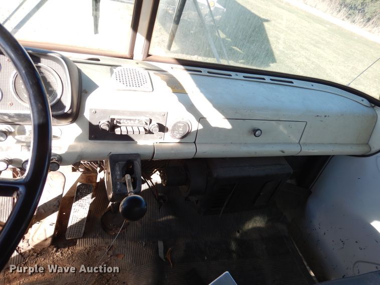 image for item AF9910 1987 Ford 8000  water truck