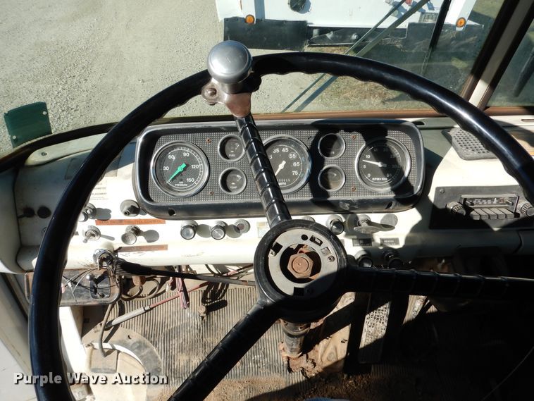 image for item AF9910 1987 Ford 8000  water truck