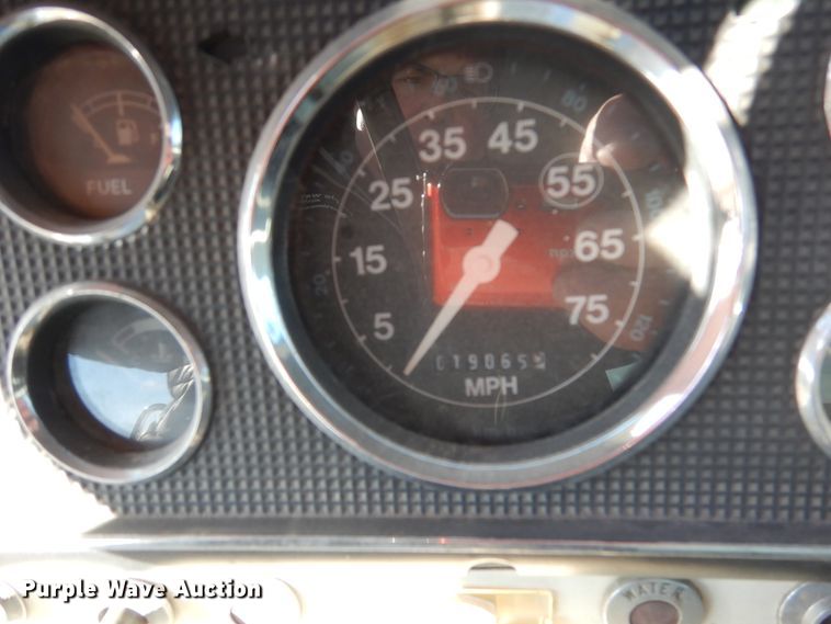 image for item AF9910 1987 Ford 8000  water truck