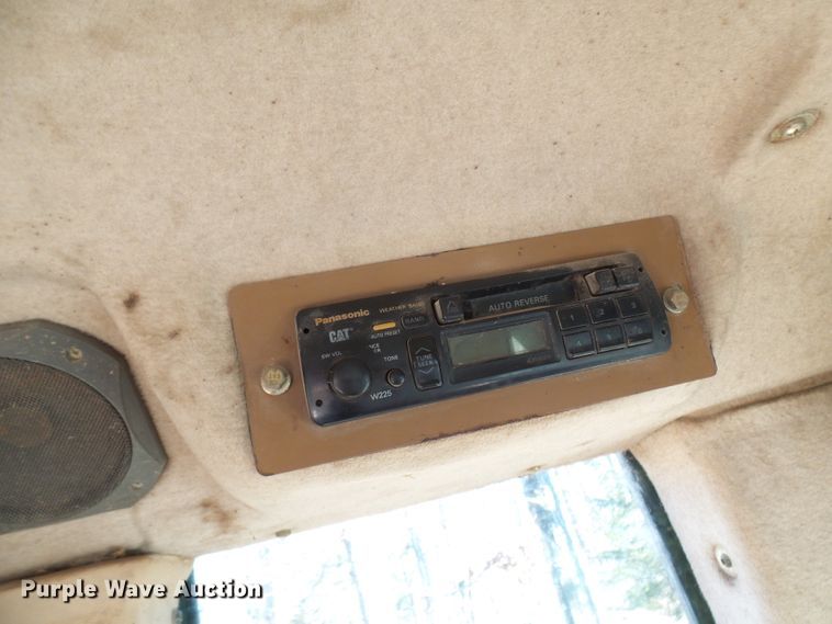 image for item DC2858 1998 Caterpillar 953C  track loader