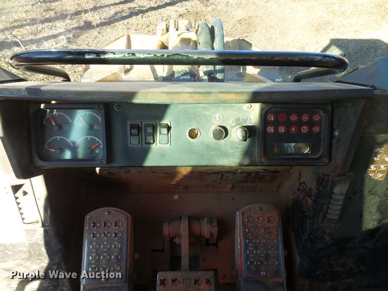 image for item DC2858 1998 Caterpillar 953C  track loader