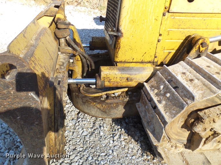 image for item DC2859 1986 Caterpillar D4H  dozer