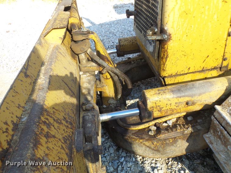 image for item DC2859 1986 Caterpillar D4H  dozer