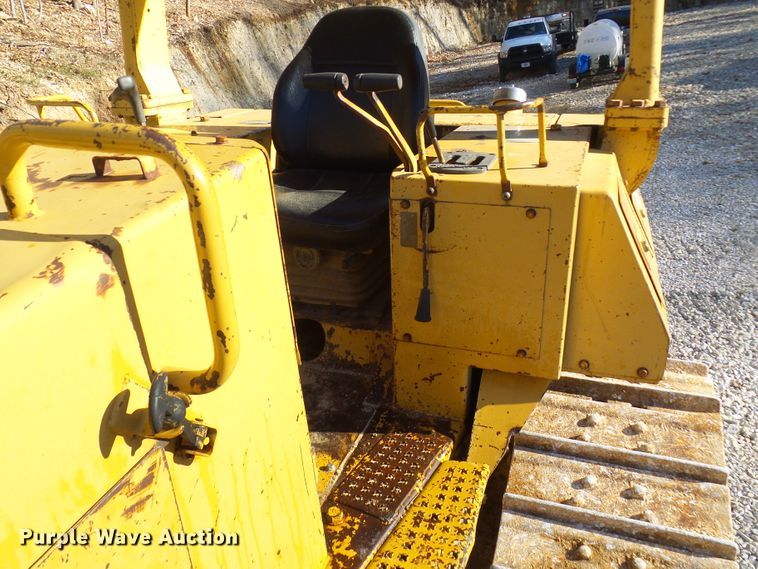 image for item DC2859 1986 Caterpillar D4H  dozer