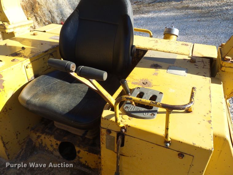 image for item DC2859 1986 Caterpillar D4H  dozer