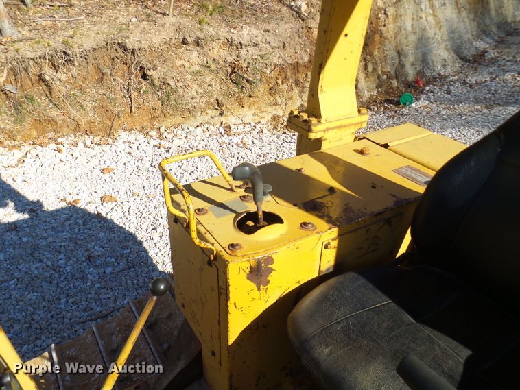 image for item DC2859 1986 Caterpillar D4H  dozer