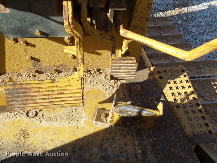 image for item DC2859 1986 Caterpillar D4H  dozer